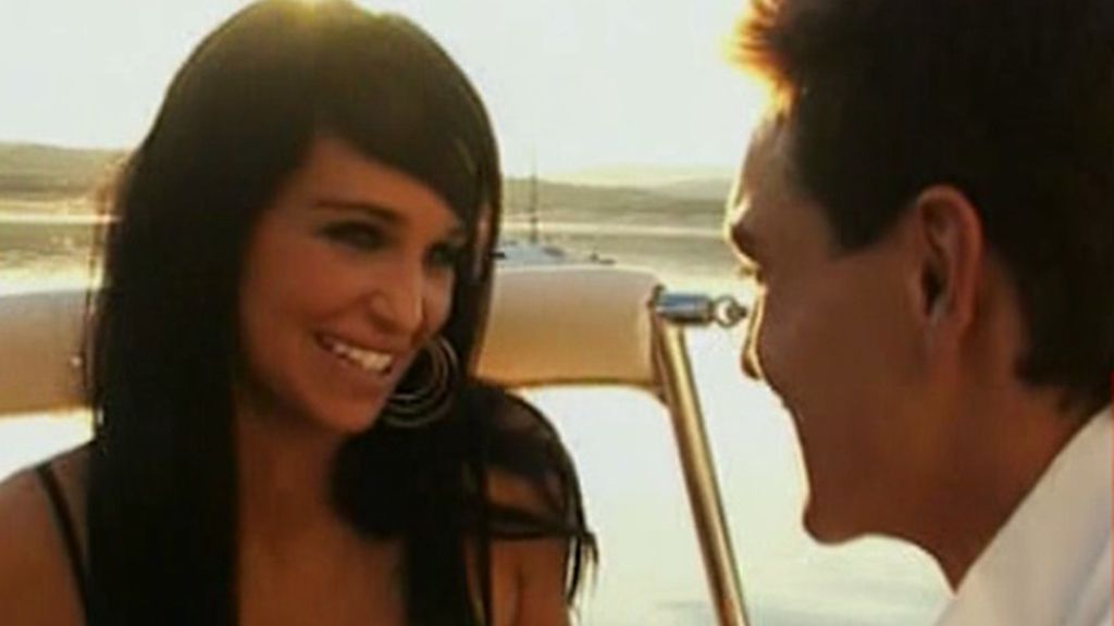 Un velero y una partida de dardos