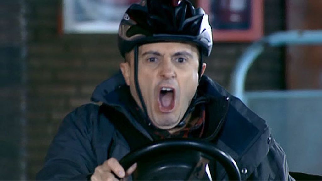 Las clases de conducir de Chema son un truño