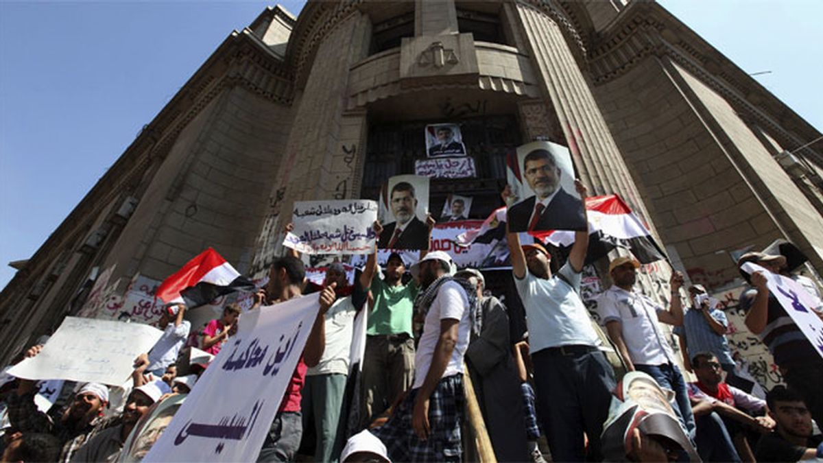 Un adolescente muerto en enfrentamientos entre partidarios y detractores de Mursi