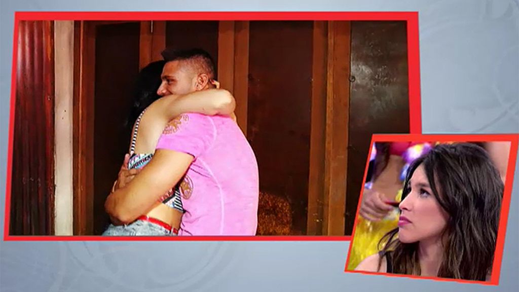 Ángel, a Elena: "¿Cuántos gramos tienes tienes de pecho?"