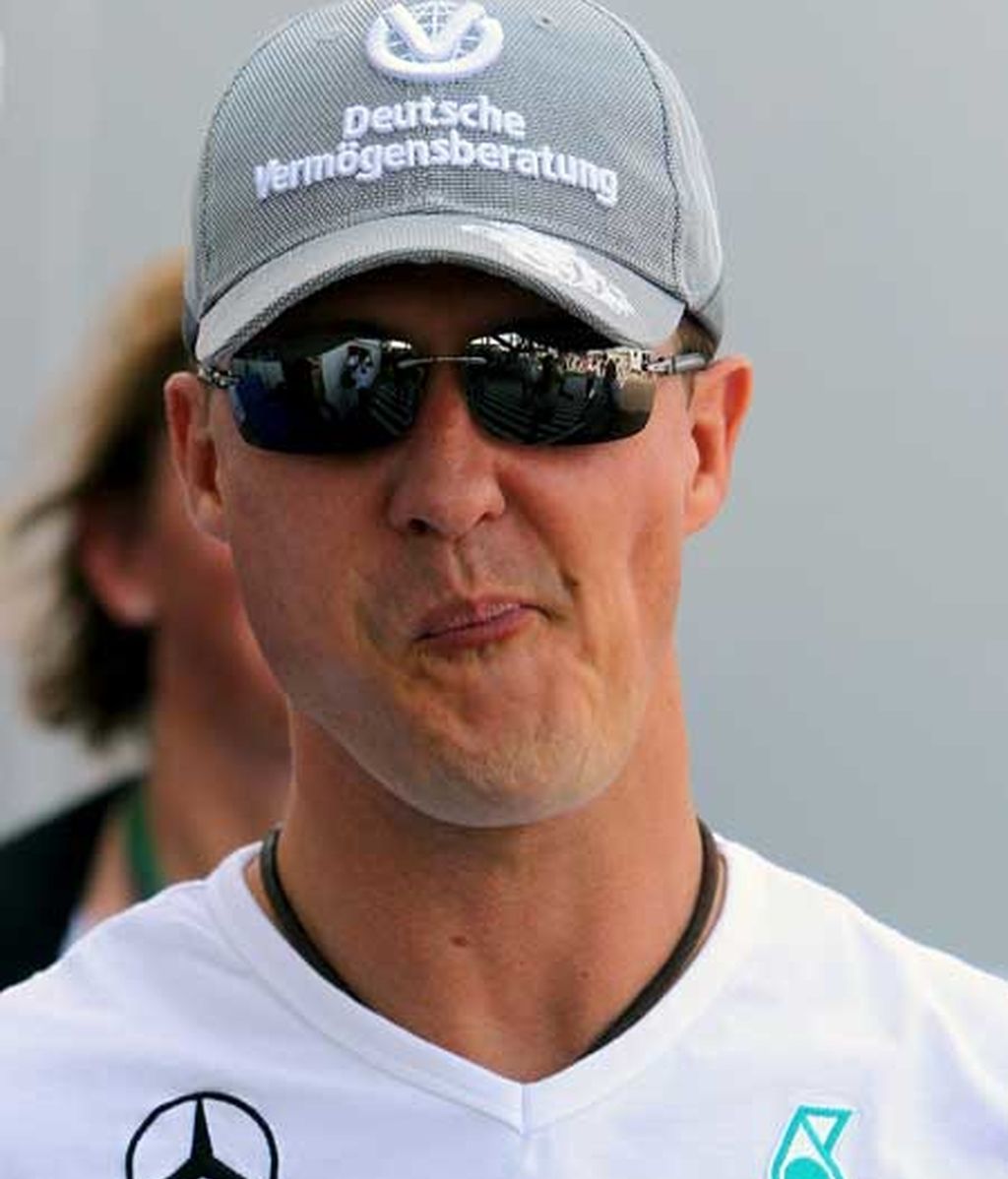 Michael Schumacher llevó al límite la defensa de la 10ª plaza ante Barrichello. Foto: EFE Michael Schumacher llevó al límite la defensa de la 10ª plaza ante Barrichello. Foto: EFE