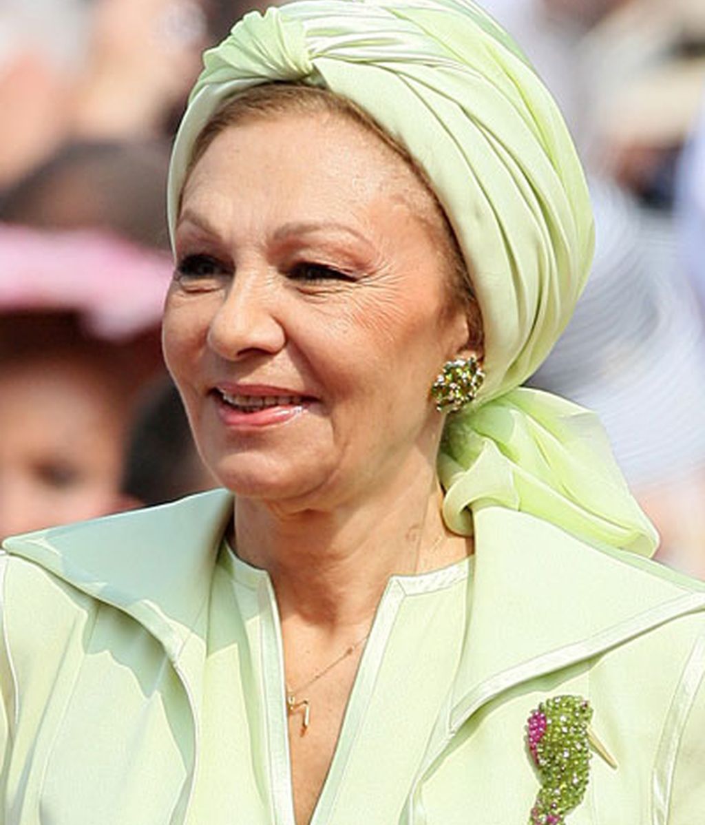 La princesa de Irán, Farah Pahlavi, lució un tocado verde de tela