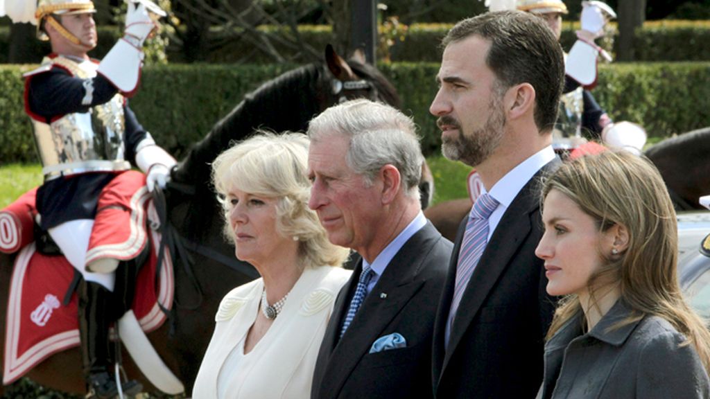 El Príncipe Carlos y su esposa Camilla, en España