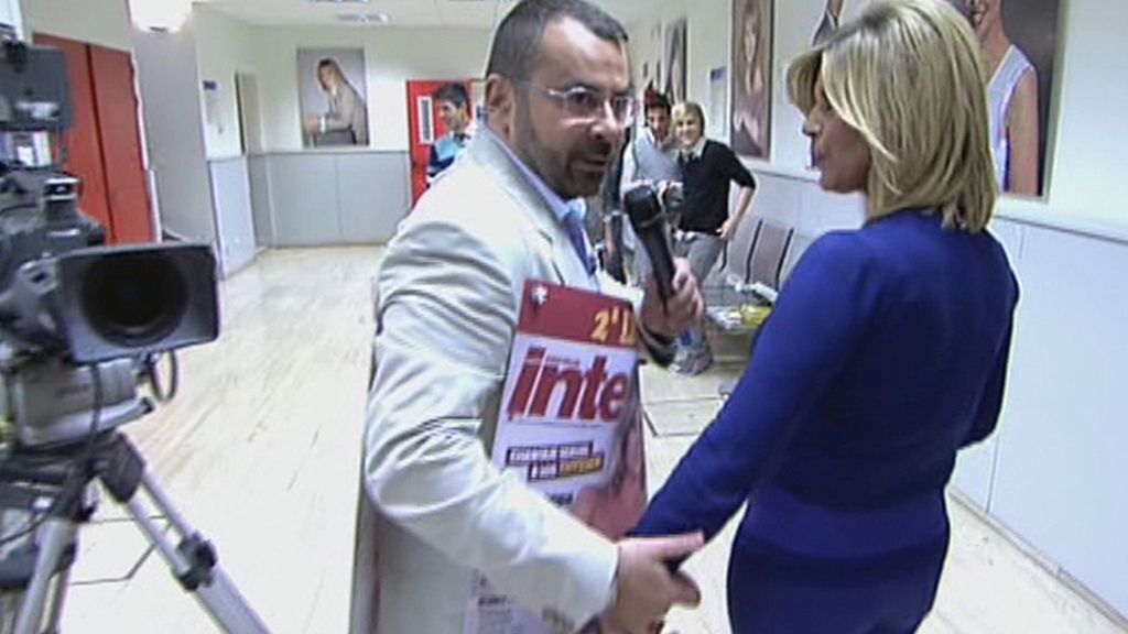 Paseando con la portada de 'Interviú' de la colaboradora
