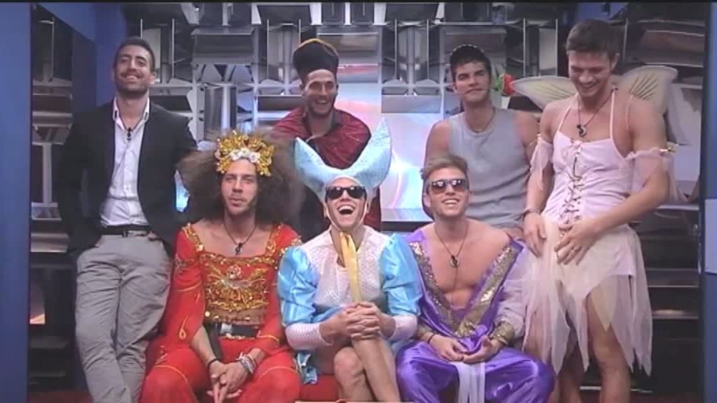 Muy propios con los disfrace de cuento de hadas de las chicas