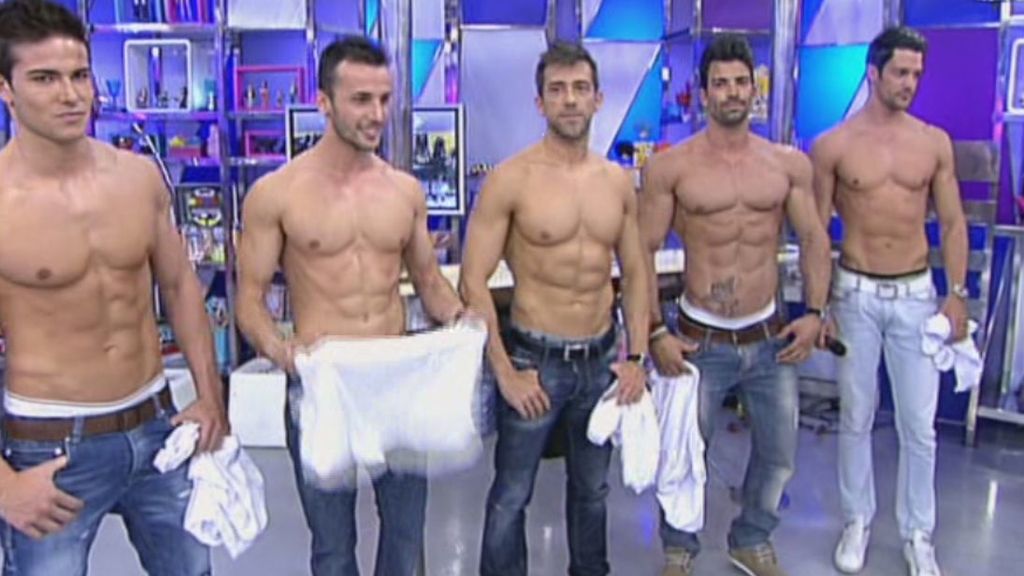 J.J. y los colaboradores les pasan revista