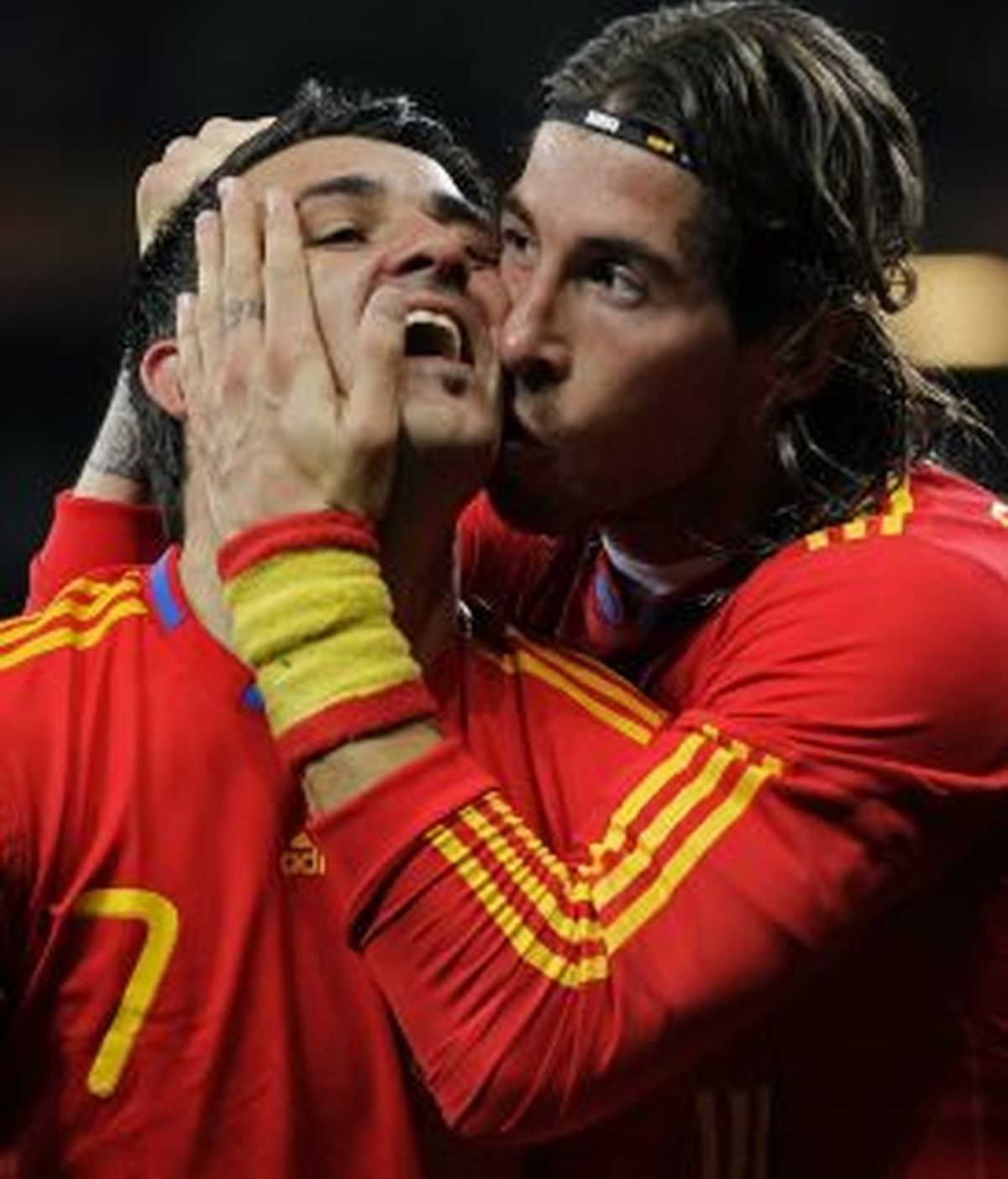 Ramos y Villa, compañeros en La Roja y rivales en el clásico. Foto: Gtres