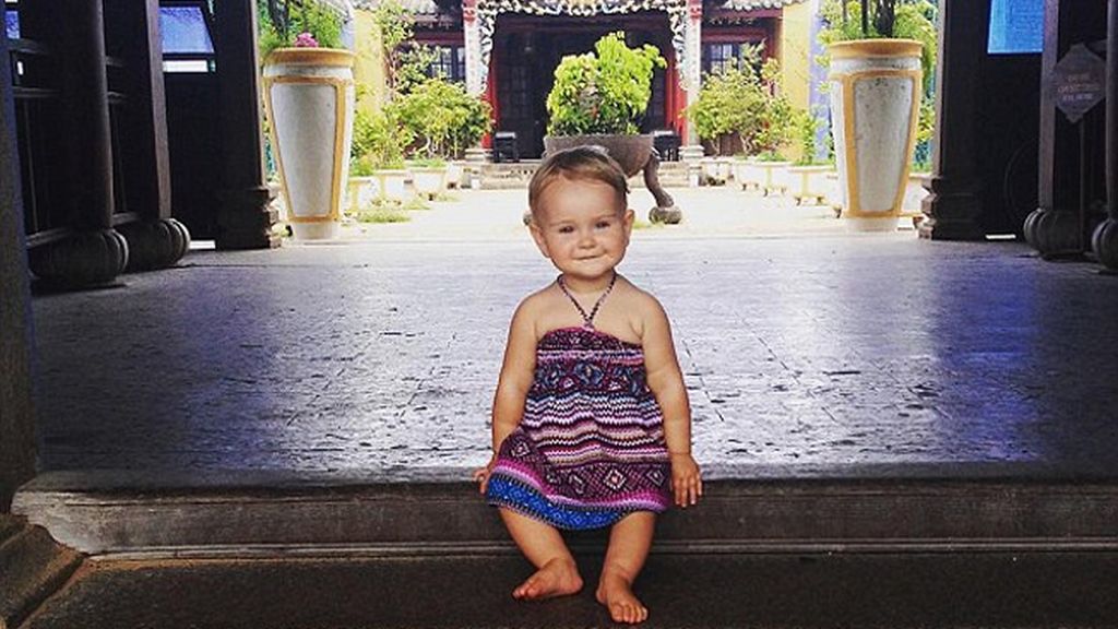 La viajera más pequeña del mundo recorre el globo en 10 meses