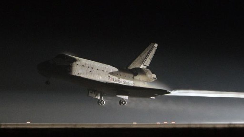 El Atlantis aterriza y cierra la era de los transbordadores espaciales