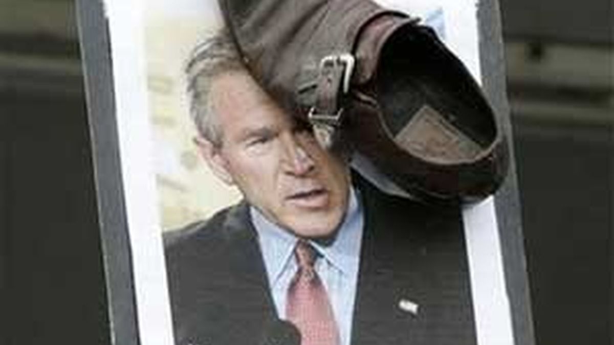 El 'zapato de Bush' se ha convertido en todo un símbolo de la resistencia contra EEUU. Foto: AP
