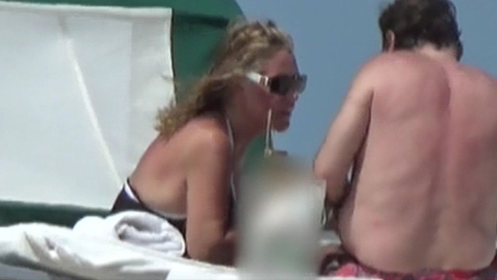La colaboradora y su marido disfrutaron del sol, la playa... y una suculenta hamburguesa
