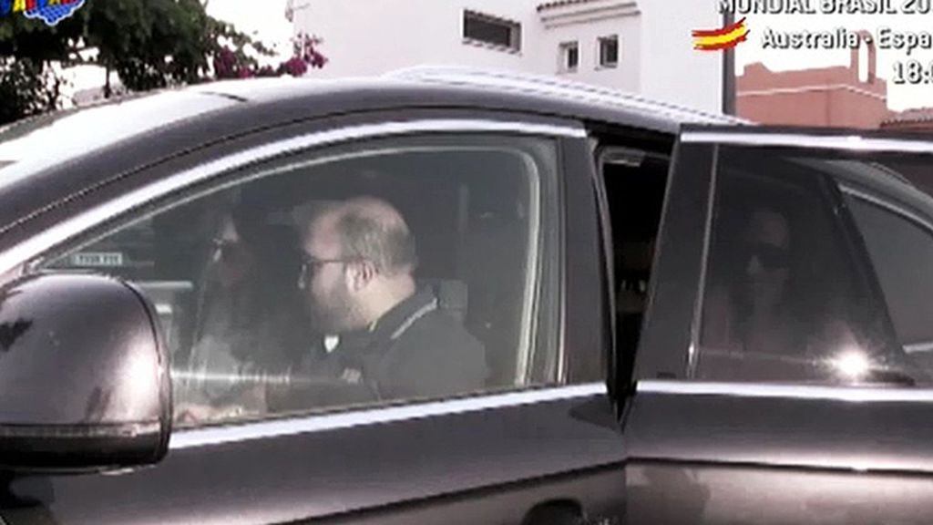 El hijo de la tonadillera acudió junto a su novia a casa de su hermana