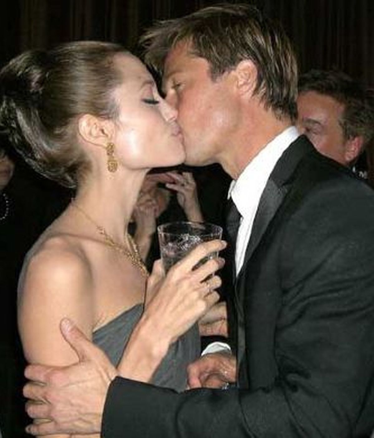 Angelina Jolie y Brad Pitt podrían anunciar la boda de un momento a otro, porque todo parece indicar que el enlace matrimonial es inminente.