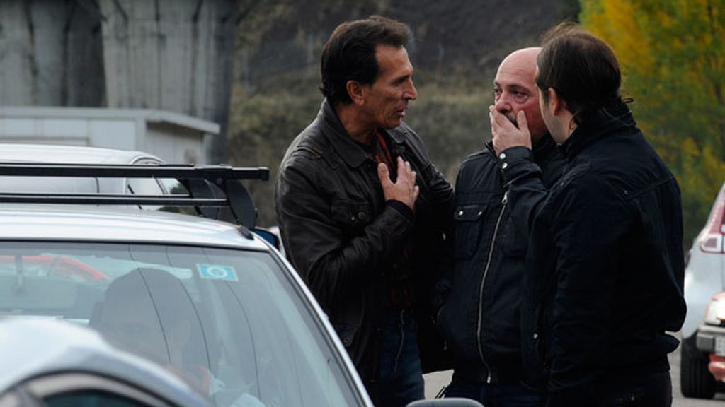 Familiares y amigos de los mineros muertos en Pola de Gordón, desolados