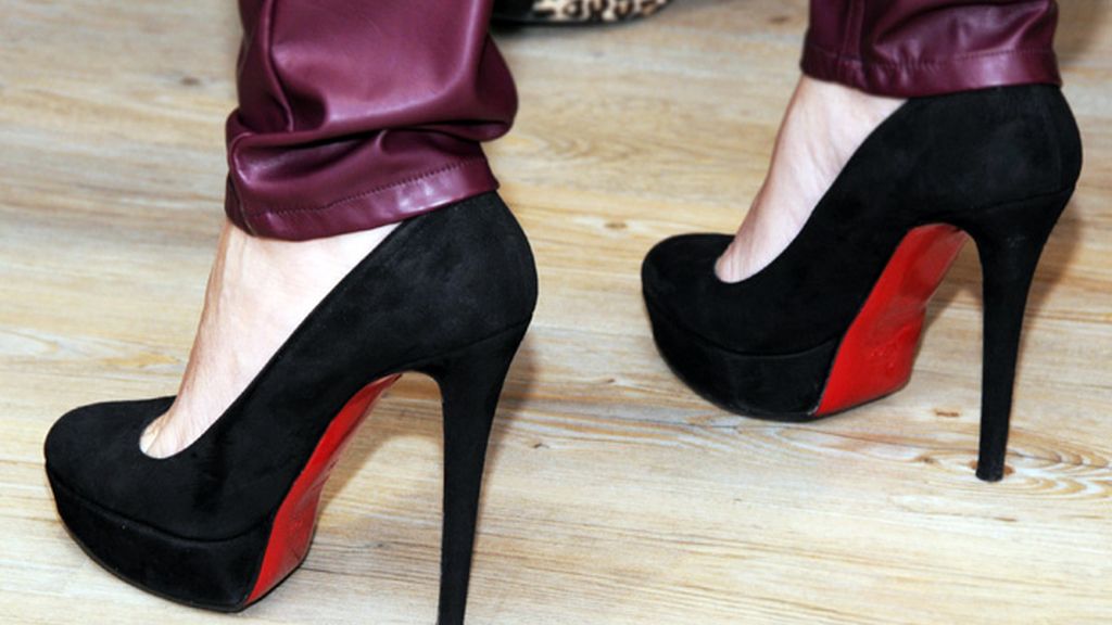 Vicky Martín Berrocal acudió a la presentación de sus vajillas subida en unos Louboutin