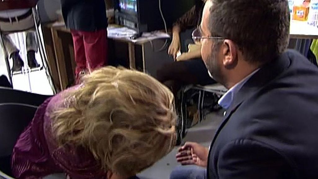 Tras unos segundos fuera de plató, la colaboradora regresaba