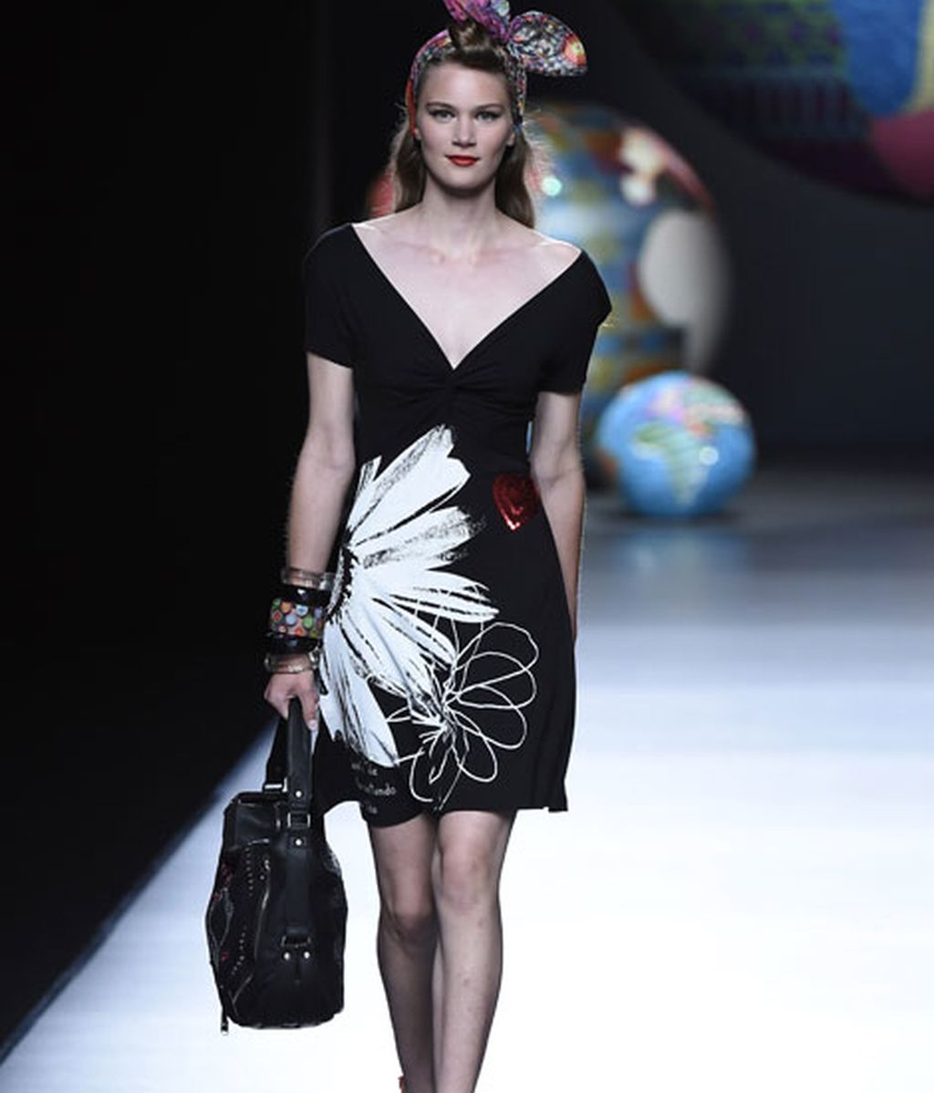 Color y grafismo en una colección que explota las señas de identidad de la firma