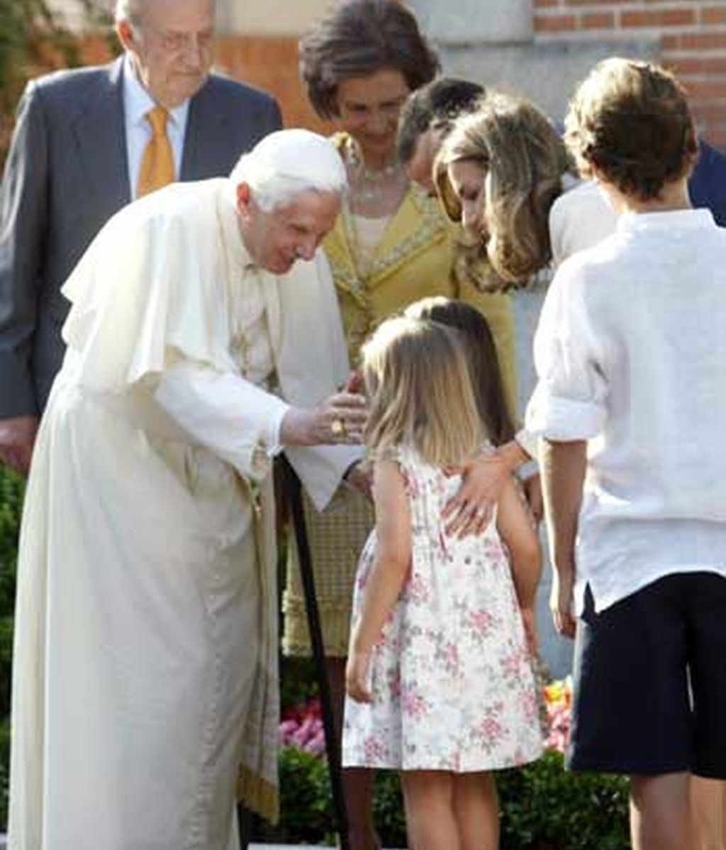 El Papa con la familia real