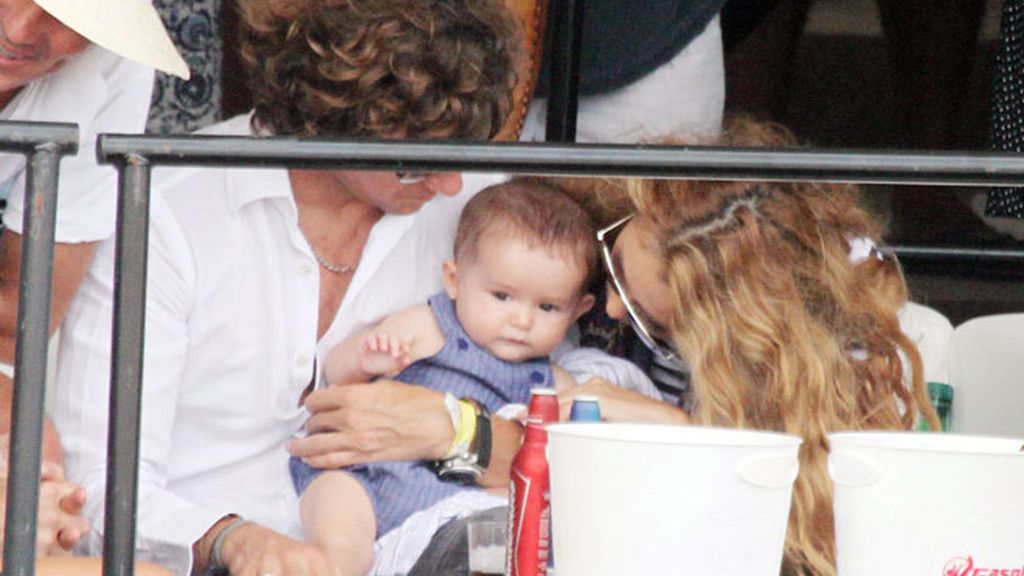 Paulina y Colate salen de paseo por Miami con Andrea Nicolás