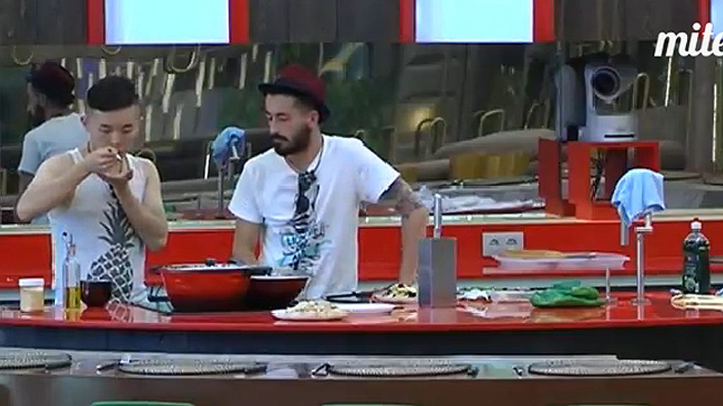 Han sorprende a sus compañeros con un plato chino