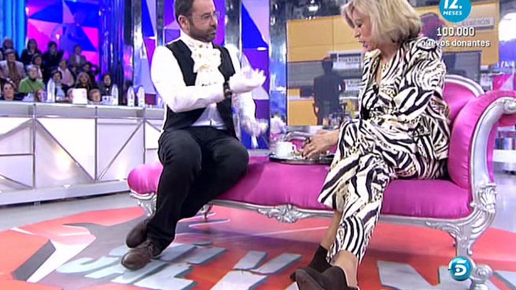 El presentador cambia la americana por el uniforme