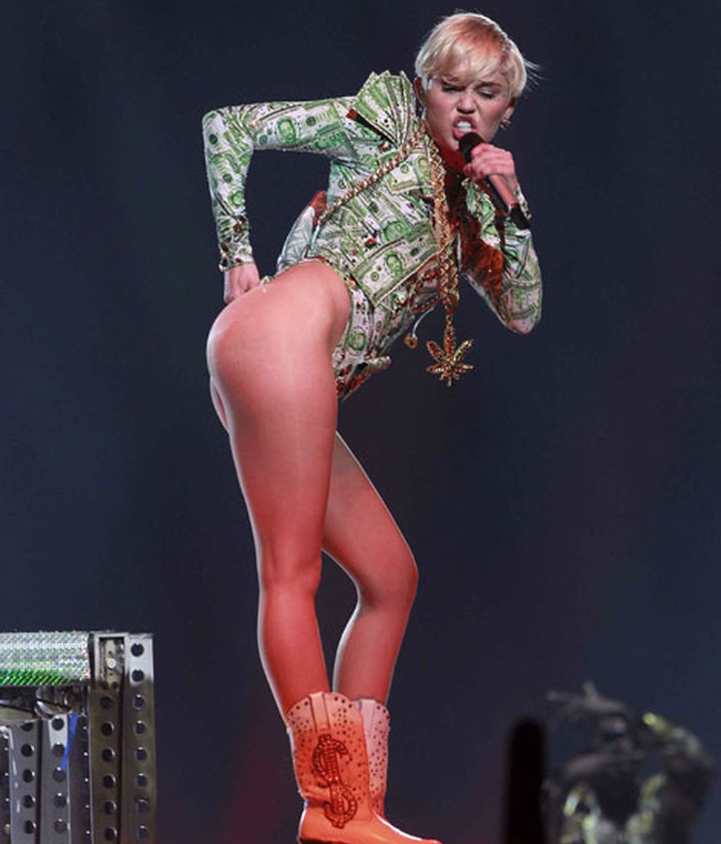 Miley Cyrus y su 'Bangerz Tour' calientan Barcelona