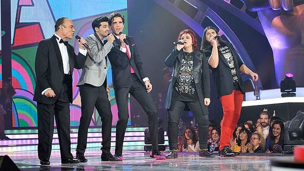 Mika y los cuatro concursantes abren el concurso