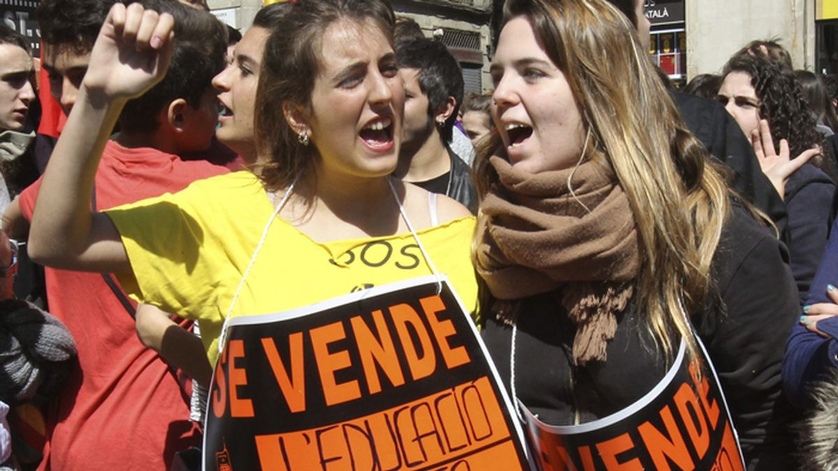 Unos 1.500 estudiantes salen a la calle en Barcelona a favor de la Educación Pública