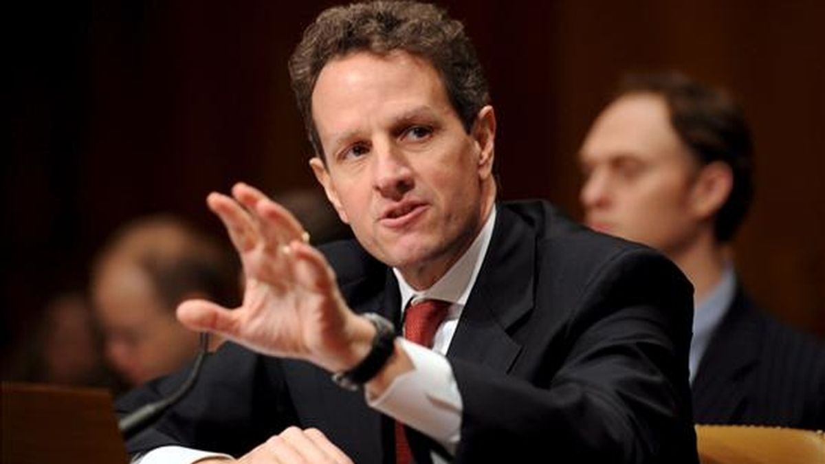 Según Tim Geithner, secretario del Tesoro de EE.UU., medidas de ese tipo responden a la necesidad de asegurar que el dinero de los contribuyentes vaya a fortalecer a las empresas, y para "asegurarnos de que haya rendición de cuentas. EFE/Archivo