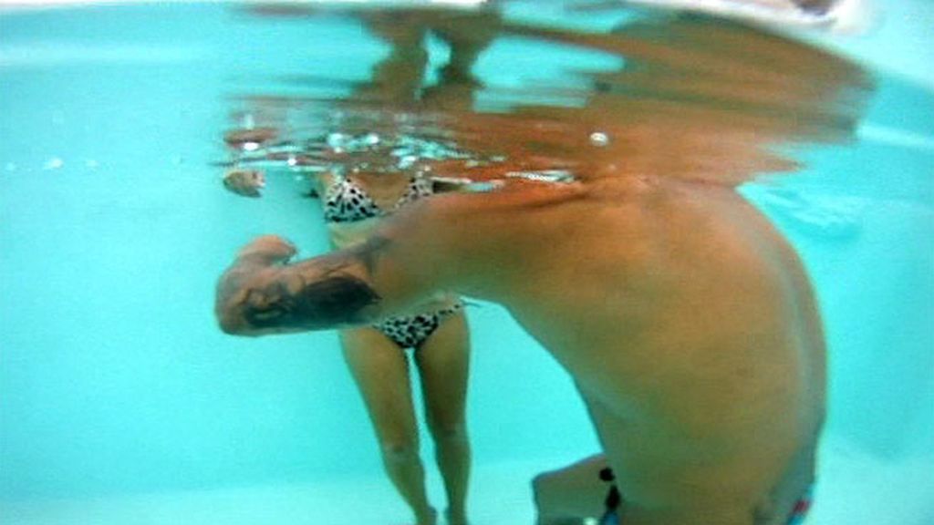 Tras una intensa noche Javi provoca la ira de Sara