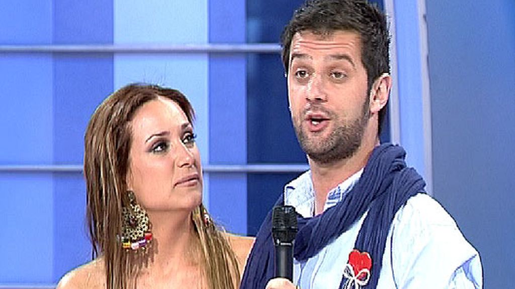 Blanca se sienta en el trono