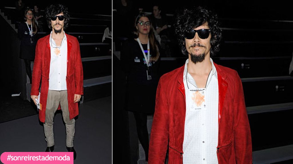 Oscar Jaenada en el desfile de Etxeberría