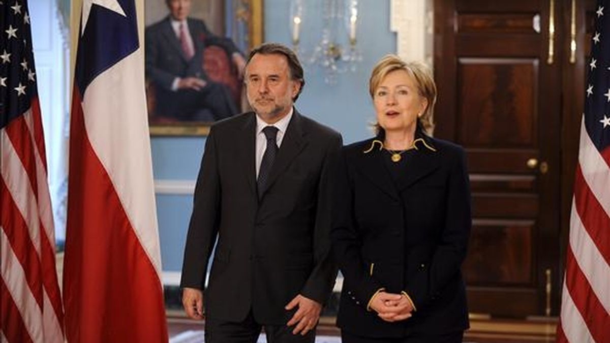 La secretaria de Estado de EE.UU., Hillary Clinton, reafirmó tras la reunión que mantuvo con Fernández, la "fuerte y positiva" relación bilateral entre ambos países y explicó que planean y ampliarlas en los próximos años. EFE