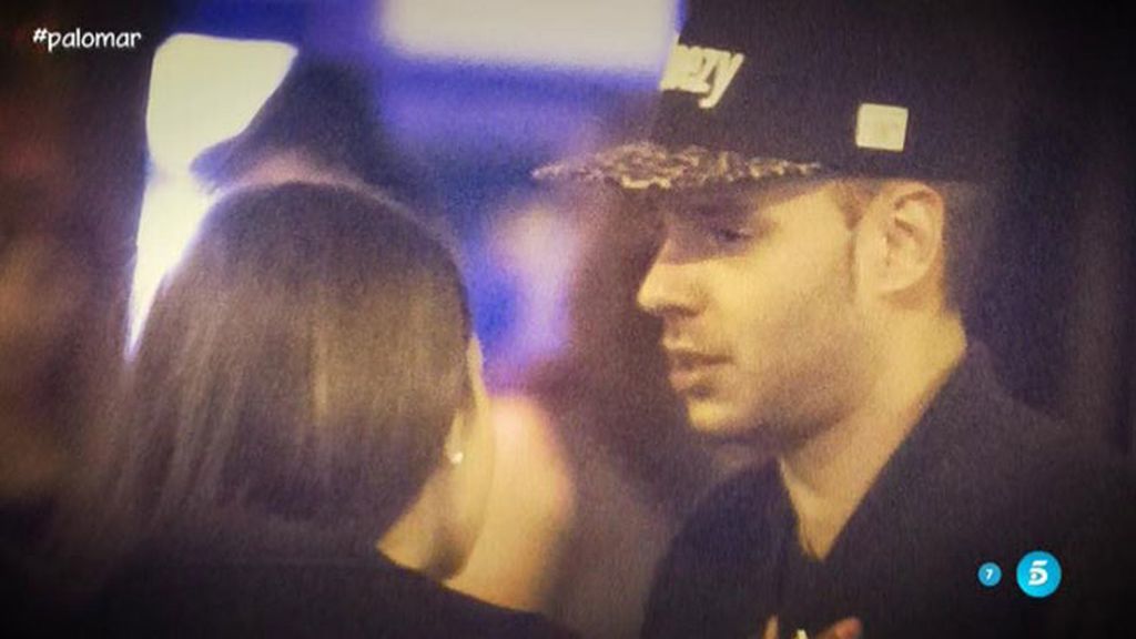 Gestos de cariño y complicidad entre el exconcursante y una chica