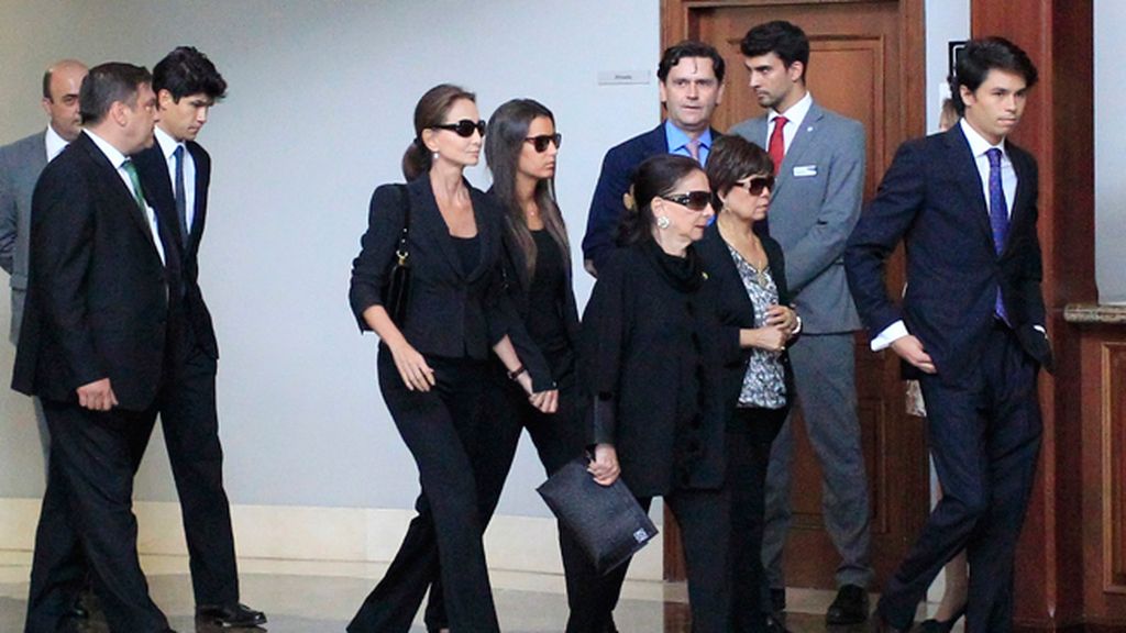 La familia ha arropado a Isabel Preysler y Ana Boyer