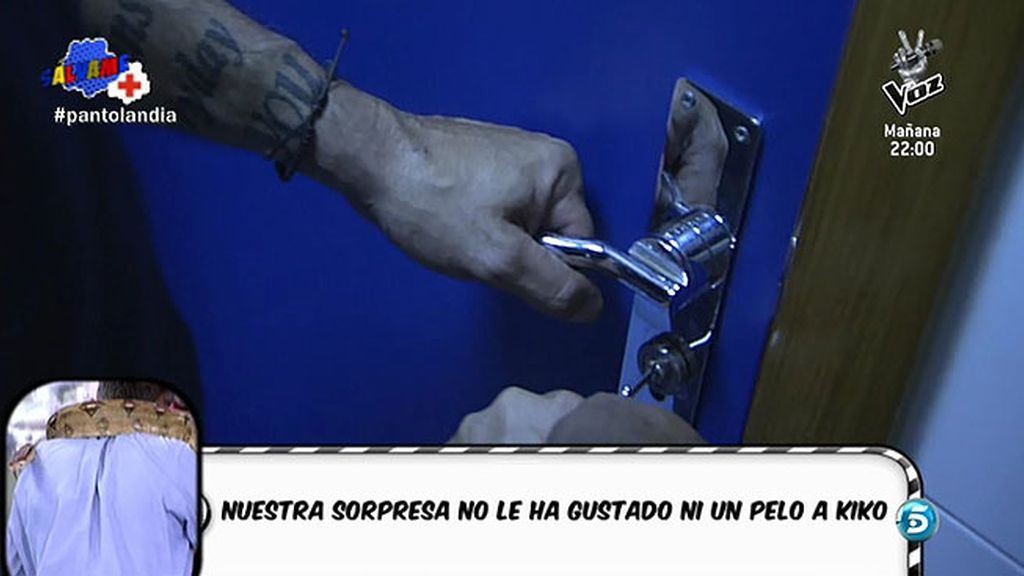 El plató se oscurecía y cuando se hizo la luz, descubrimos que Kiko tenía una serpiente en el cuello