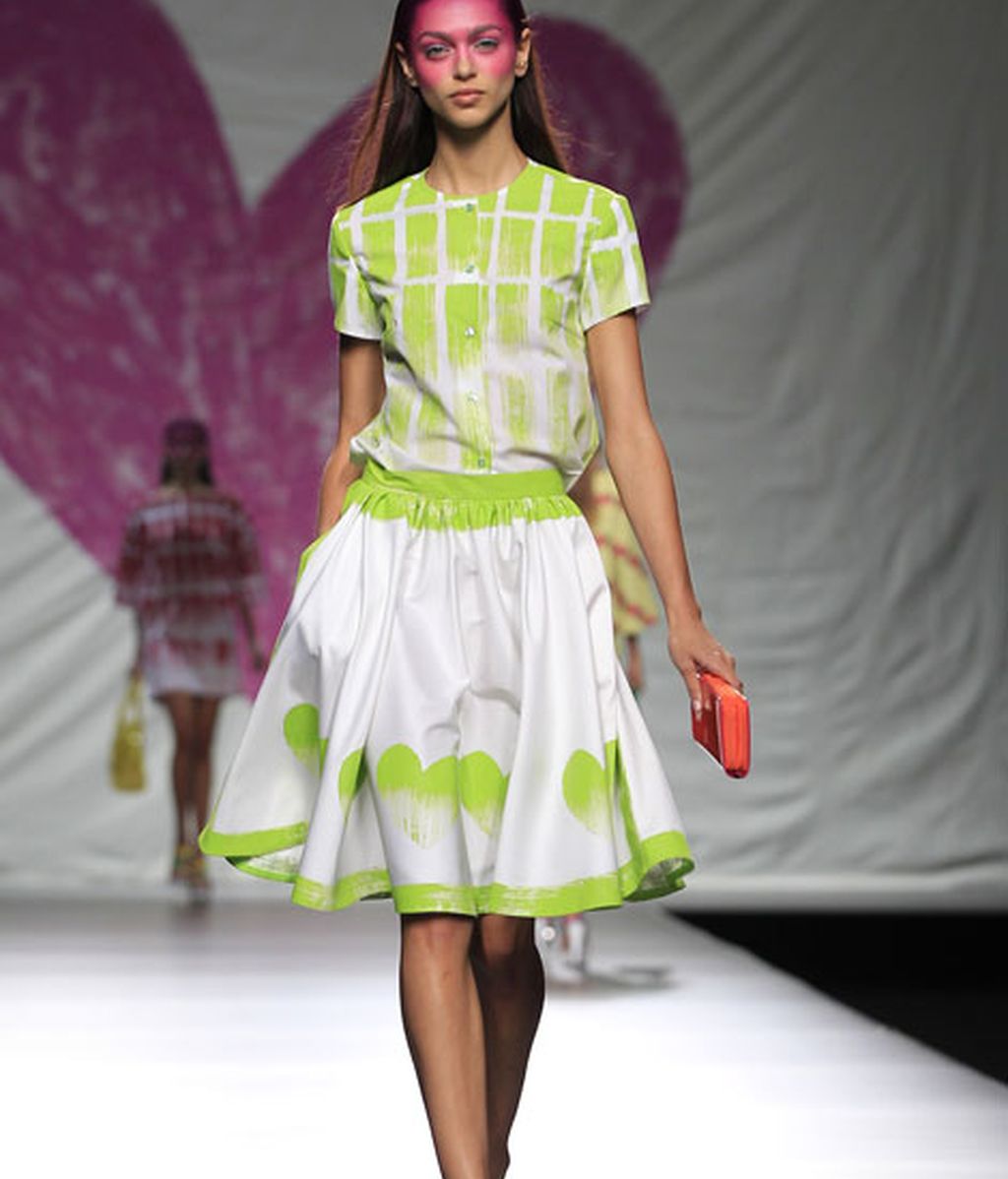 Ágata vuelve a jugar con el color