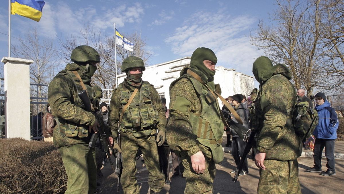 Soldados rusos a las afueras de Simferópol