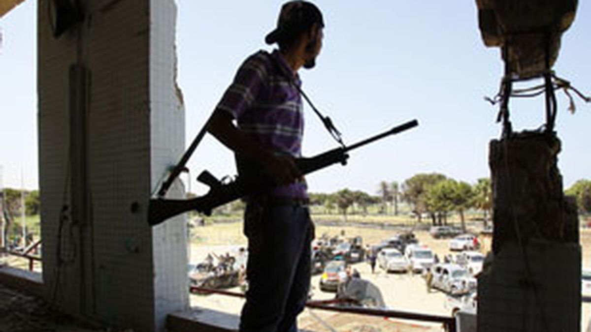 Los rebeldes peinan cada rincón en su avance hacia Sirte. Vídeo: Informativos Telecinco.