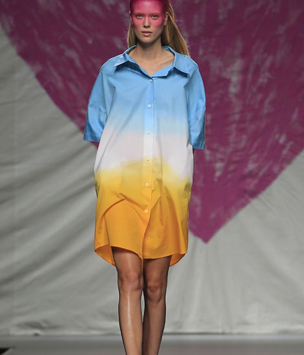 Ágata vuelve a jugar con el color