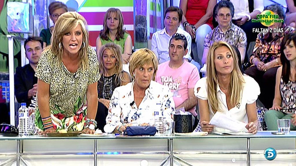 Primero se enfrenta con Lydia, luego con Raquel y Chelo se queja de sus gritos