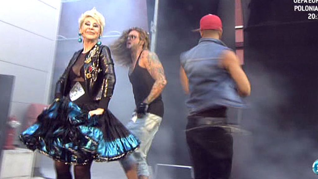 Karmele presenta su vídeoclip y también actúa en directo