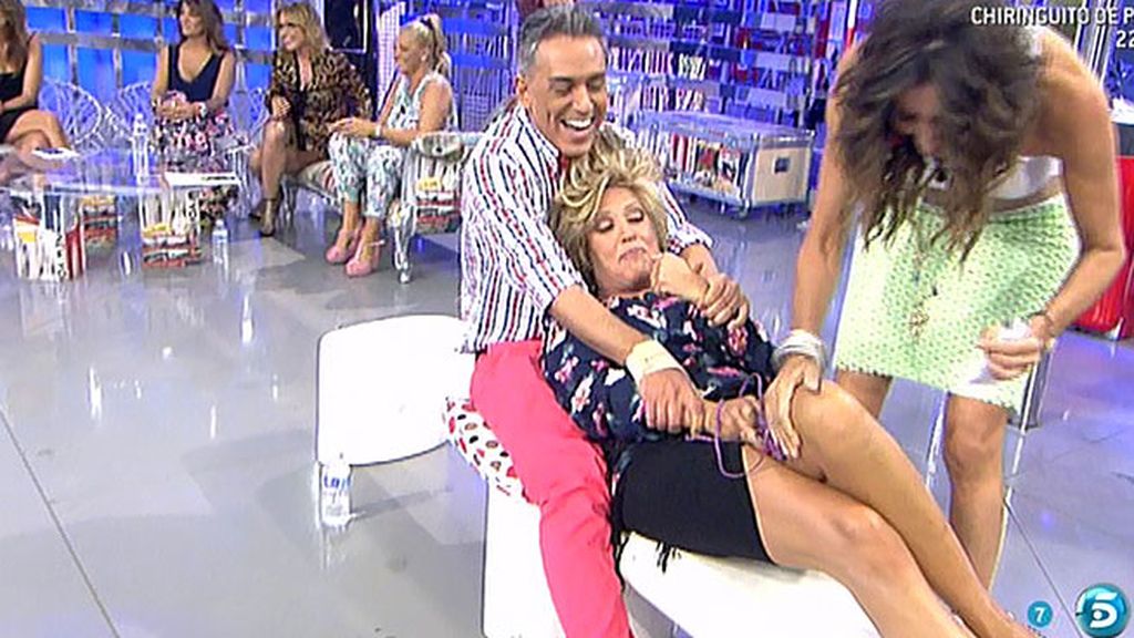 Lydia Lozano acaba llena de crema