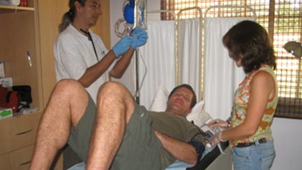 Mario atendido por los médicos