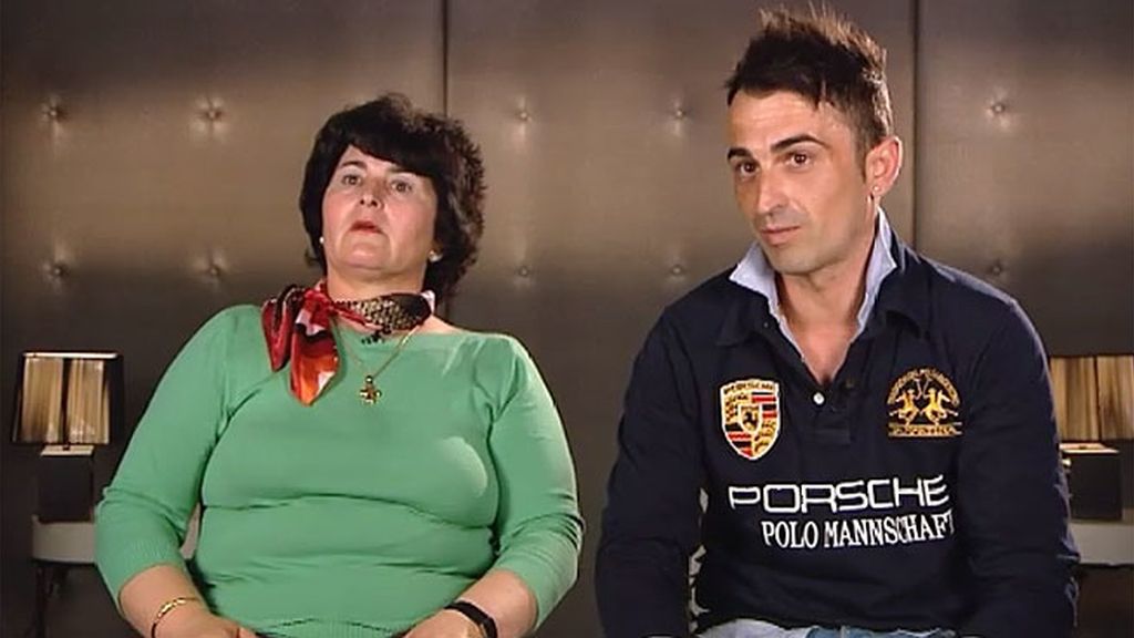 Fran busca a una mujer ardiente pero su madre solo quiere que sea su mujer