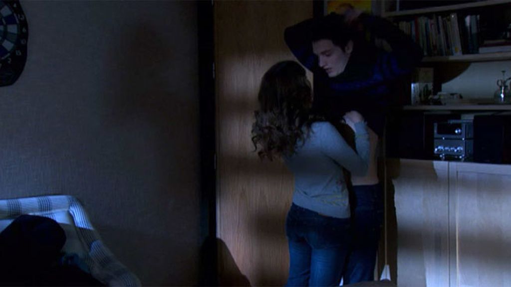 Tras muchos intentos, Jacobo y Lidia consiguen estar solos