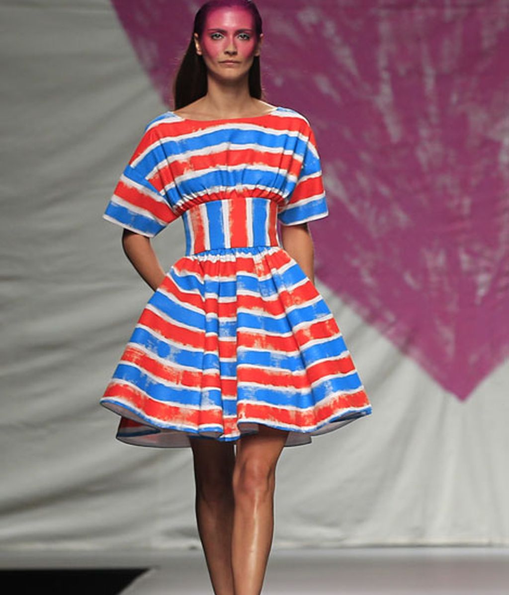 Ágata vuelve a jugar con el color