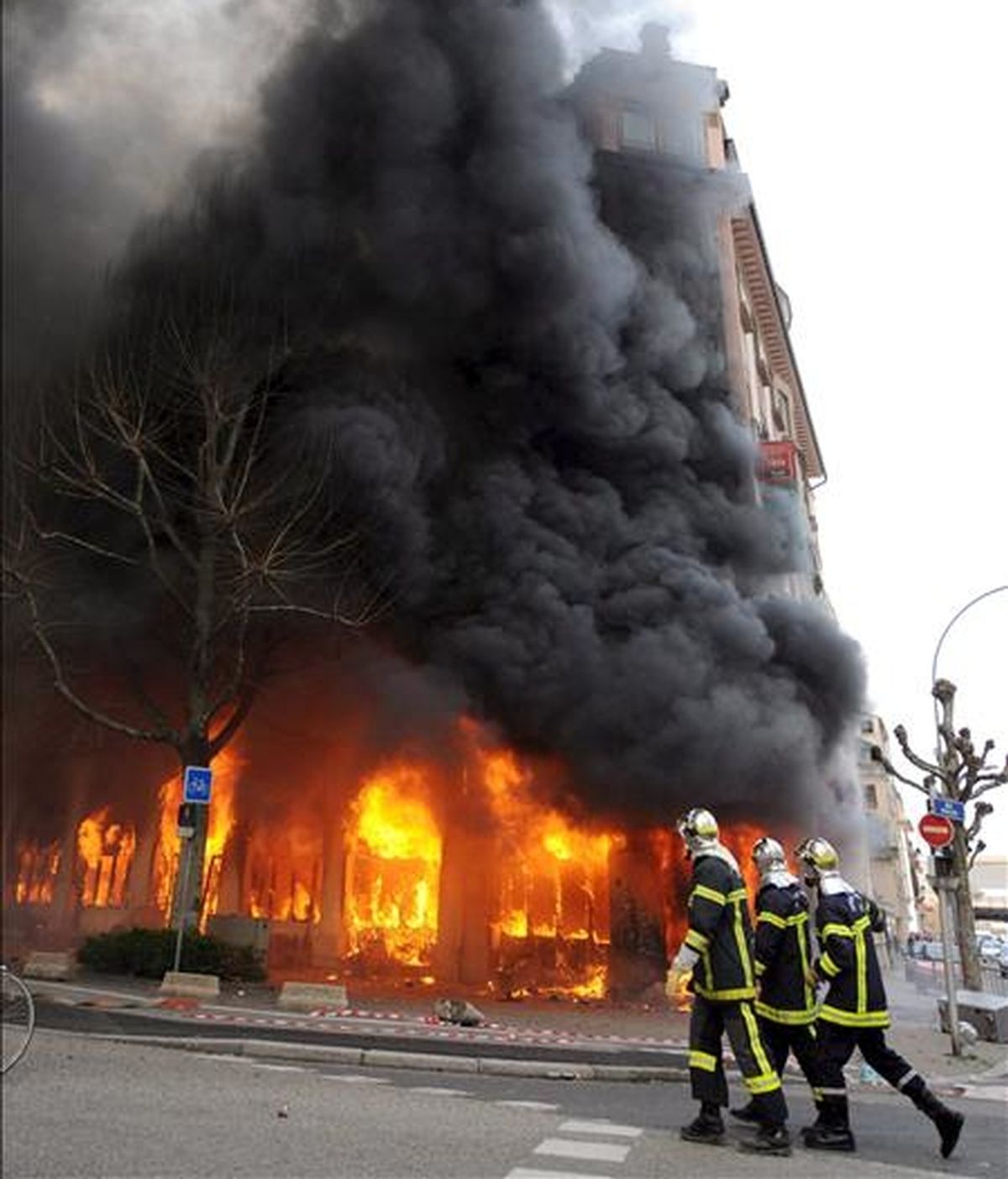 Las llamas han consumido un hotel de Estrasburgo. Vídeo: Informativos Telecinco