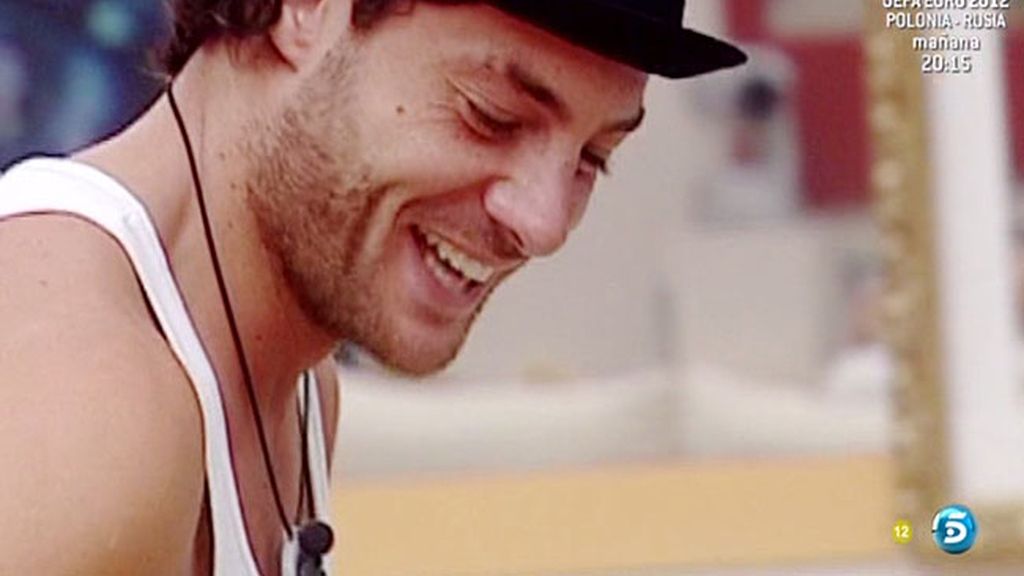 La sesión de masajes hace que los concursantes intimen mucho más...