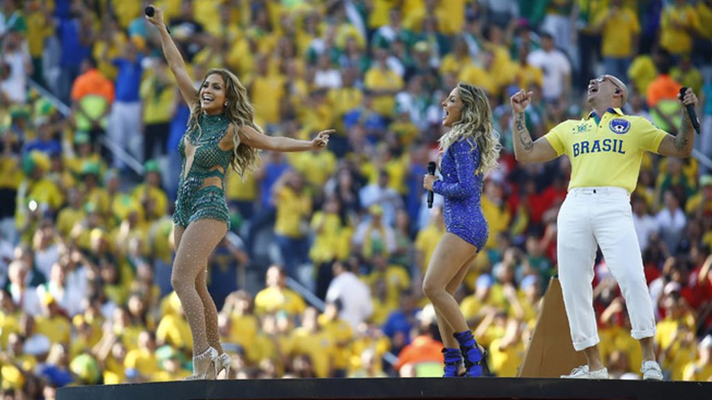 Jennifer López, Claudia Leitte y Pitbull cantaron el tema oficial del Mundial